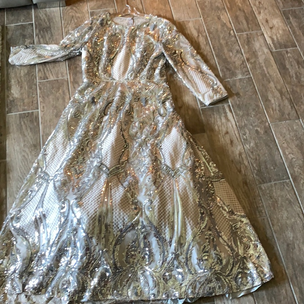 Long sleeve long elegant ball gown evening gown